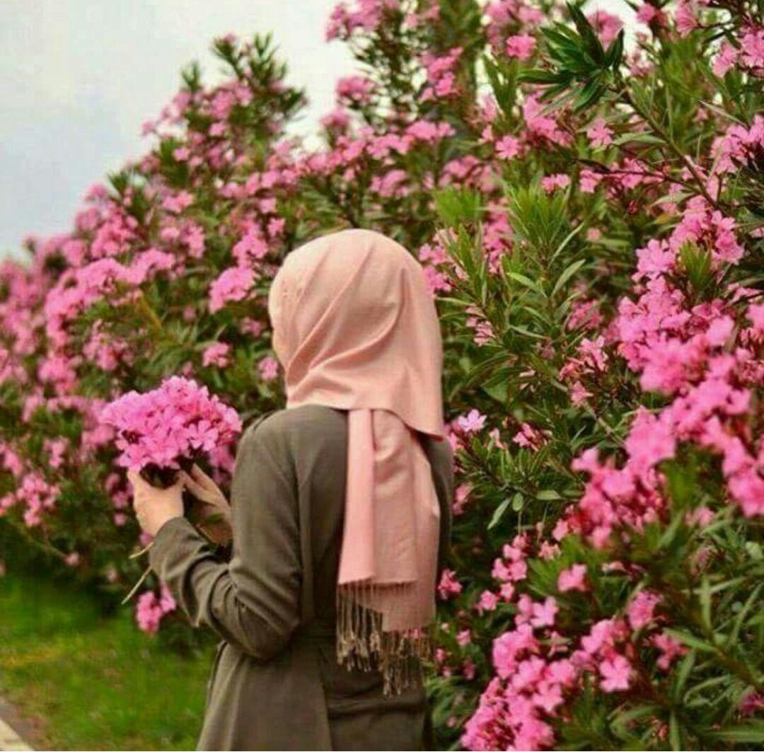 Девушка в платке