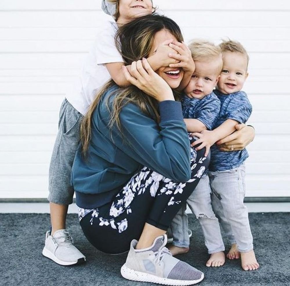 Модные иллюстрации мама и малыш