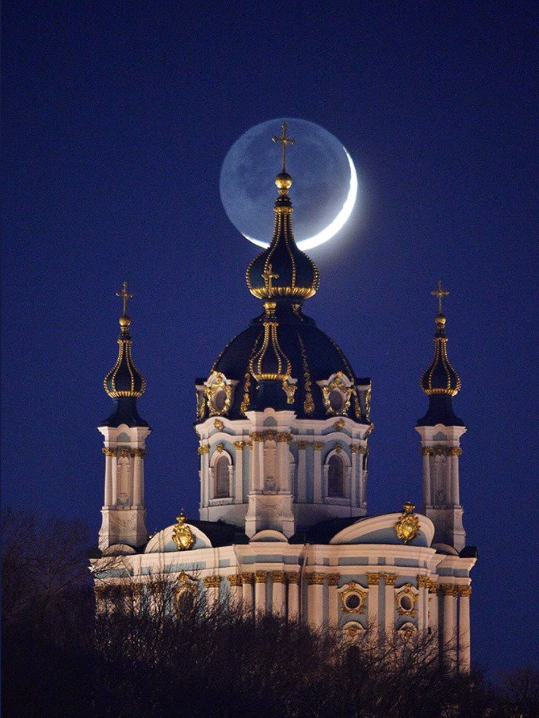 Церковь ночью