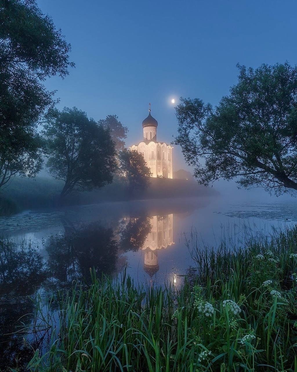Храм Покрова на Нерли ночной