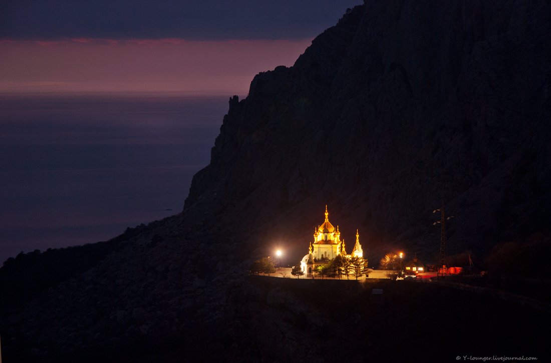 Форосская Церковь в Крыму ночью