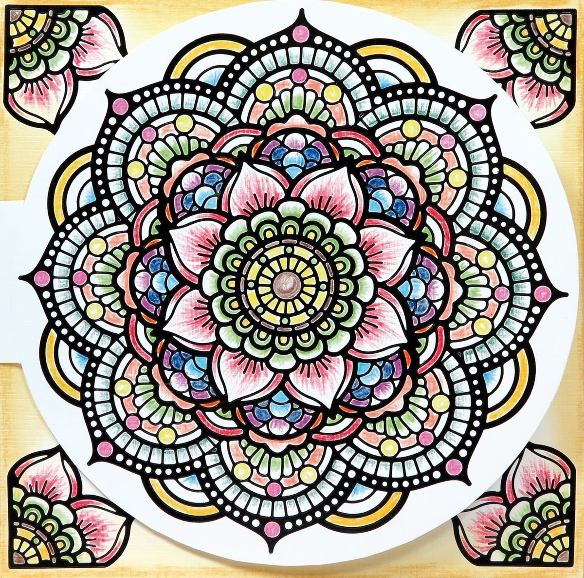 Розовый цвет в мандале