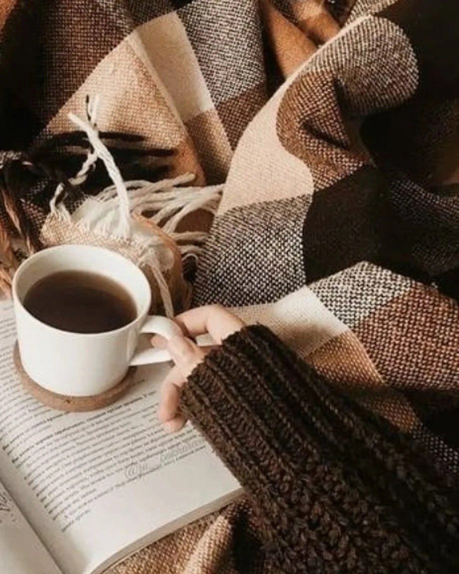 Осень кофе плед часы книга