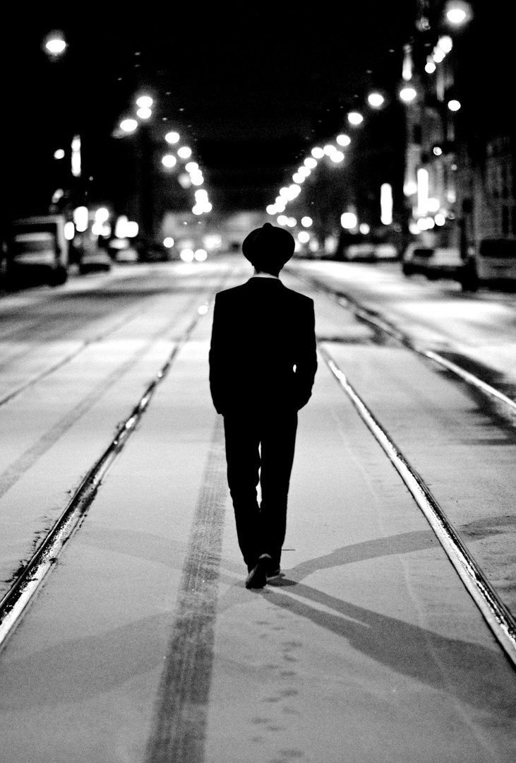 Человек уходит в даль