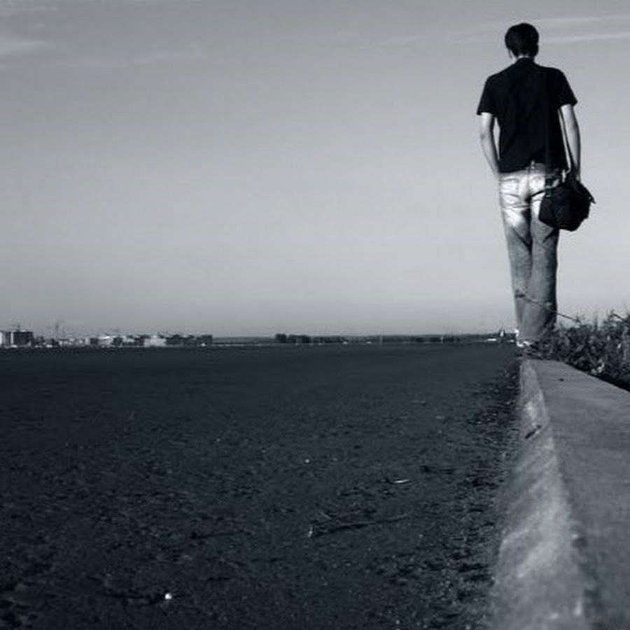 Одиноко идущий человек