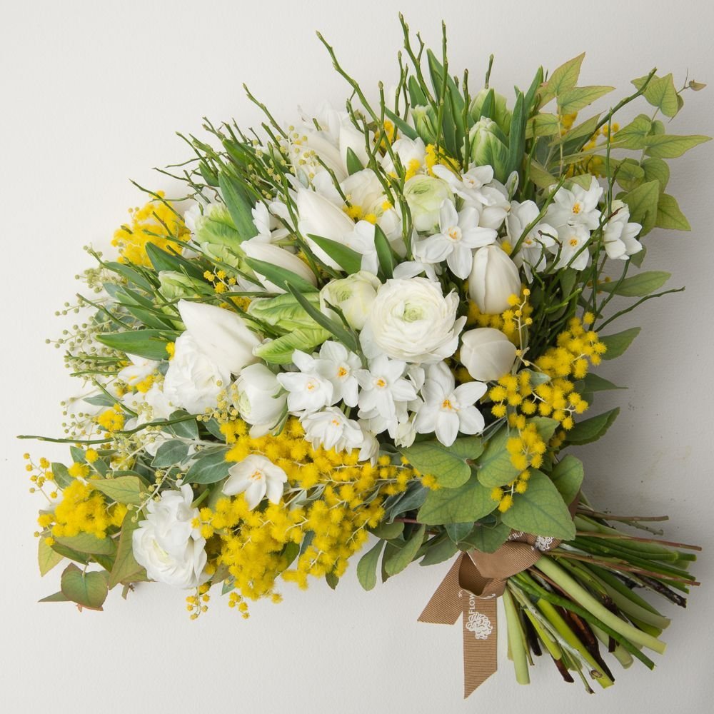Нарциссы букет