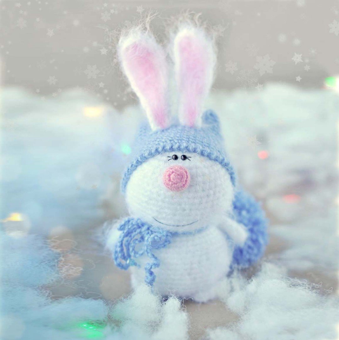 Зайчик в зимней шапке