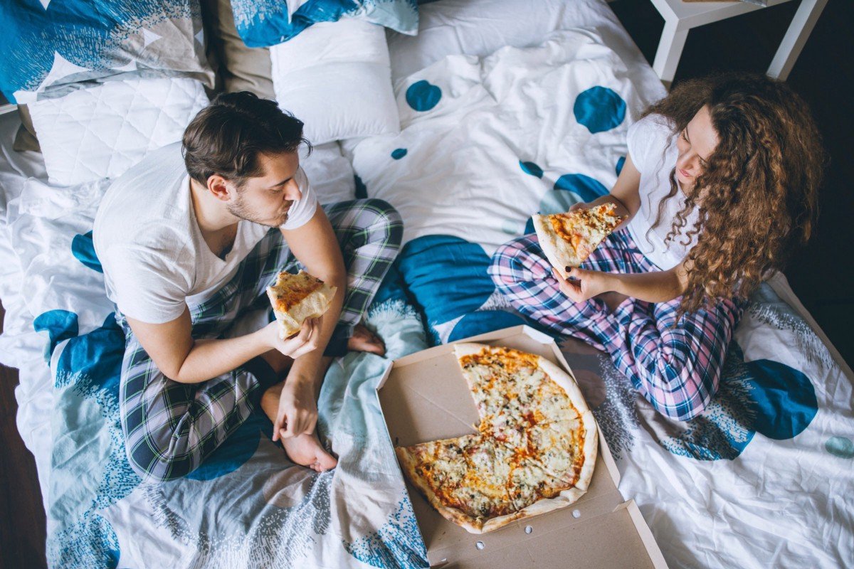 Фотосет с пиццей в кровати