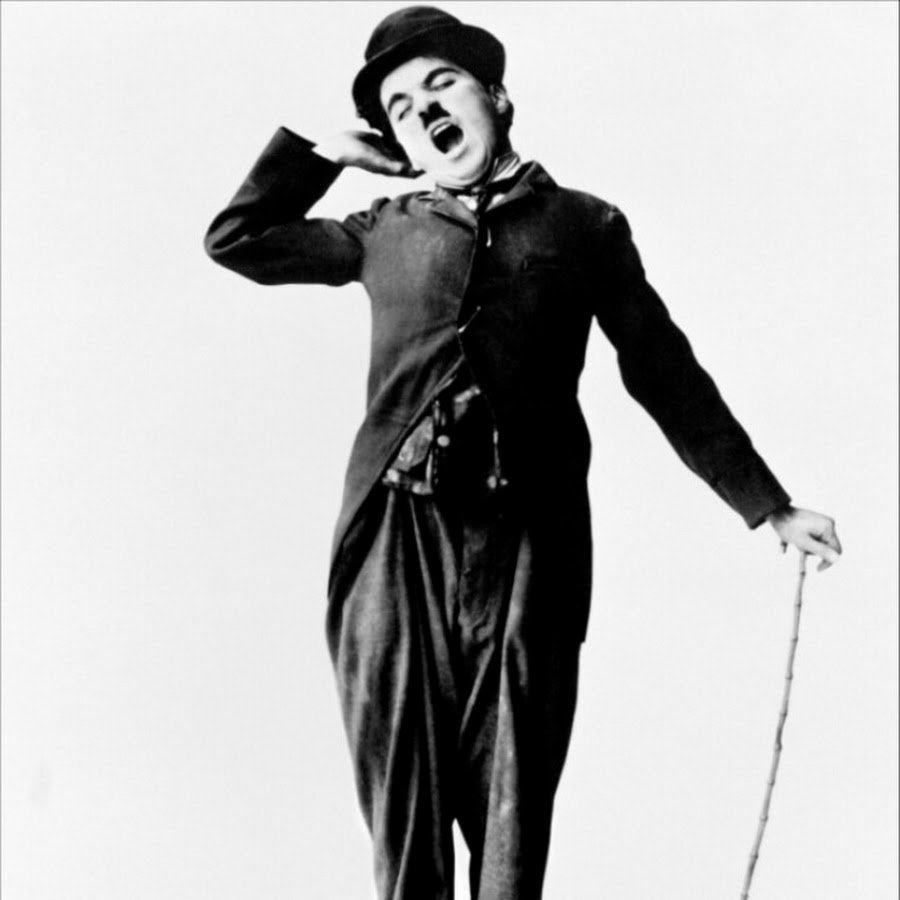 Чарли Чаплин кланяется