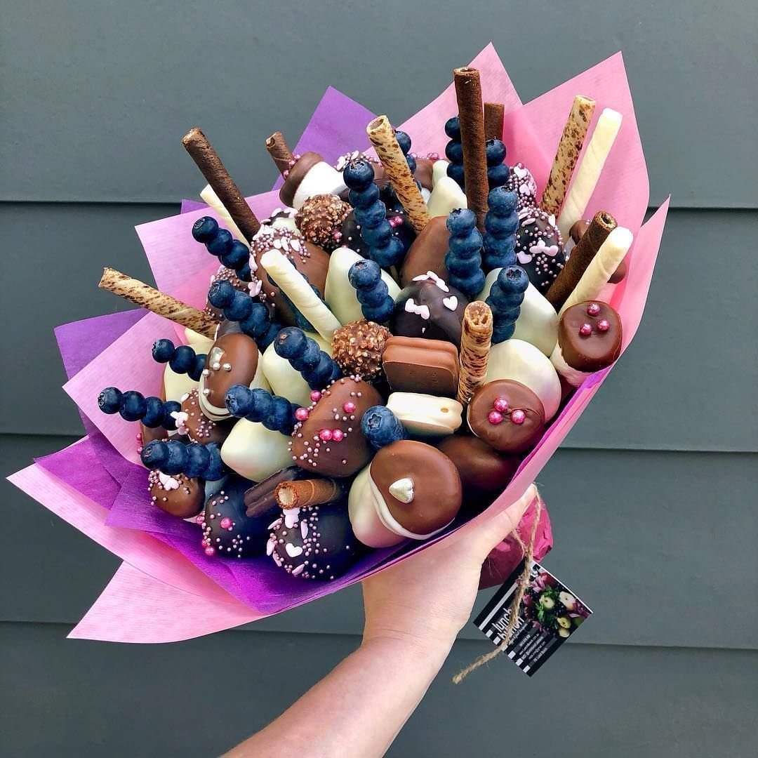 Букет из Ферреро Роше и роз