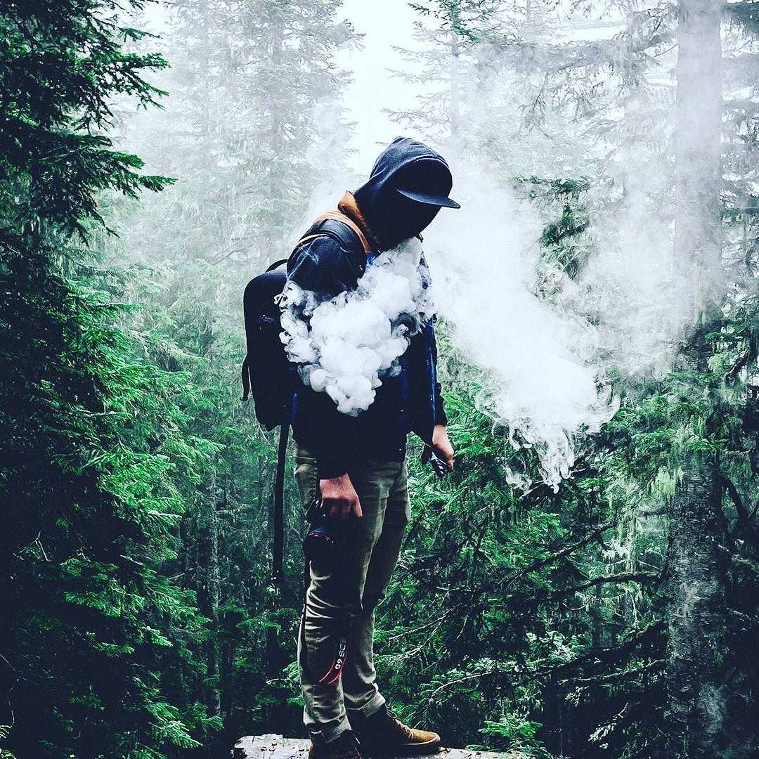 Мужская фотосессия с дымом