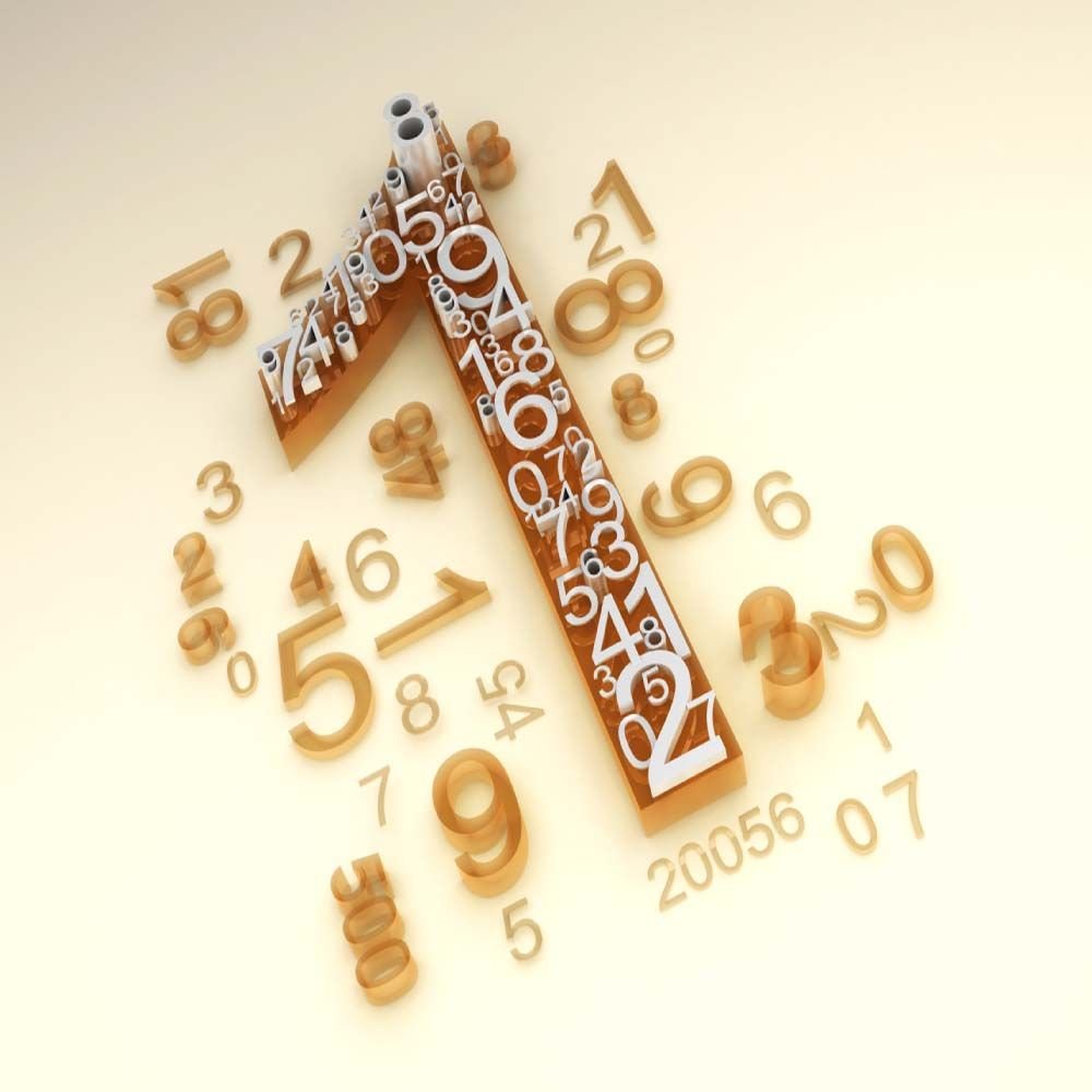 Разноцветные цифры на белом фоне