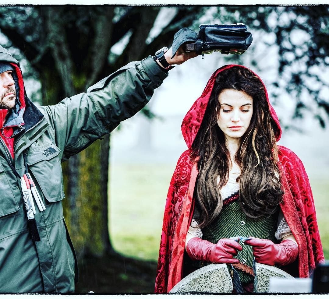 Красная шапочка Трины Хайман