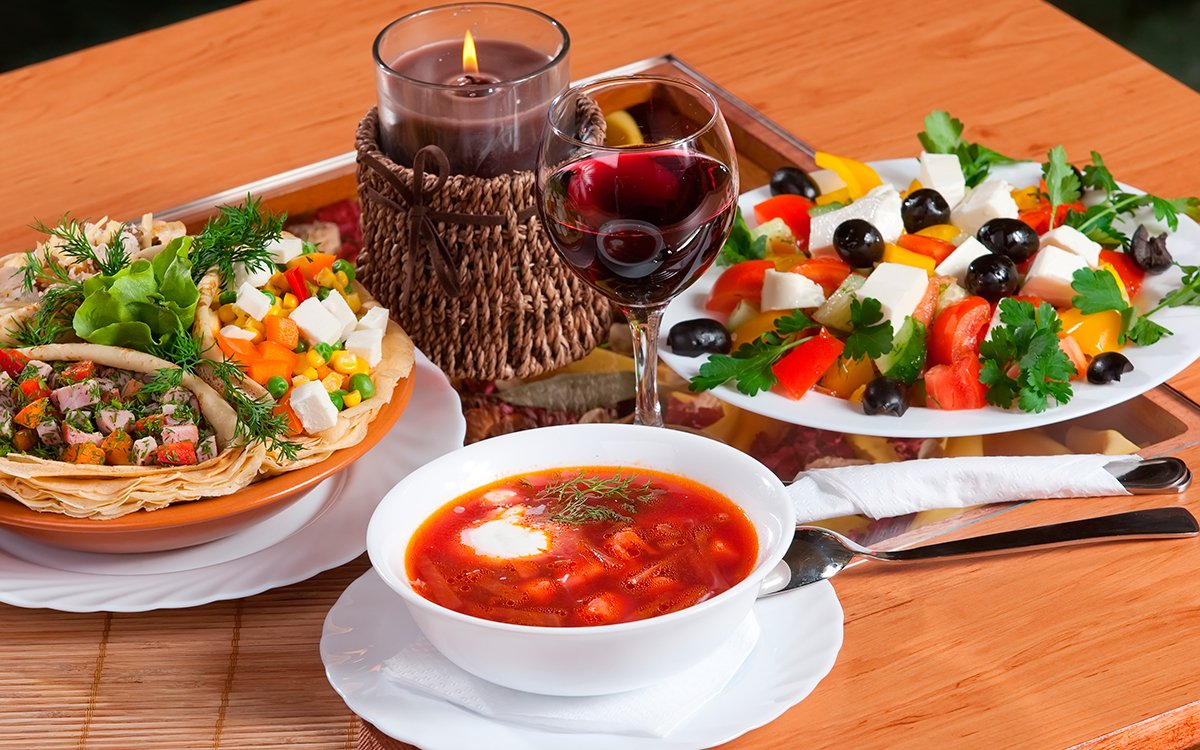 Завтрак в постель с клубникой