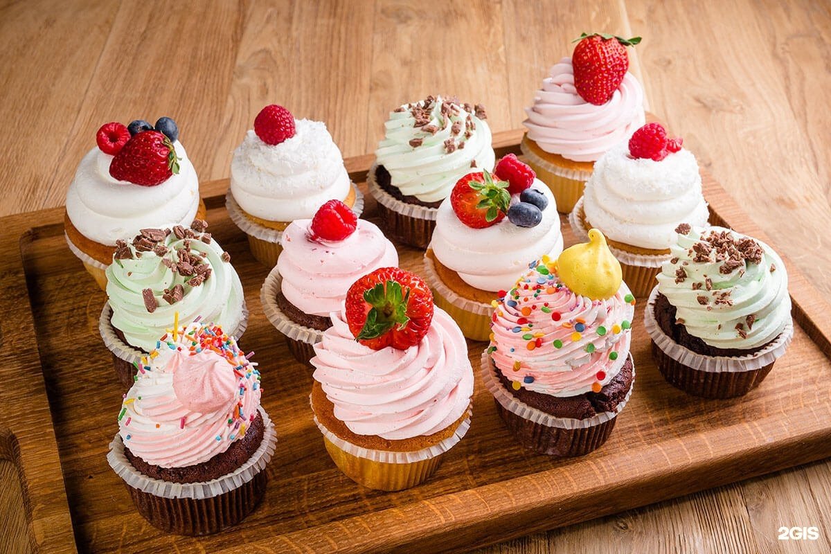 Пирожные в кондитерской