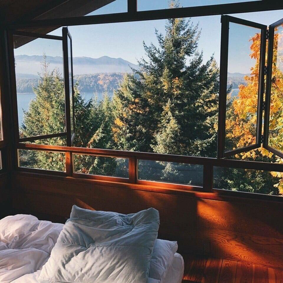 Дом в горах с панорамными окнами