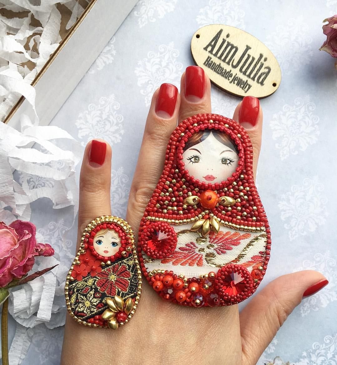 Брошь Матрешка