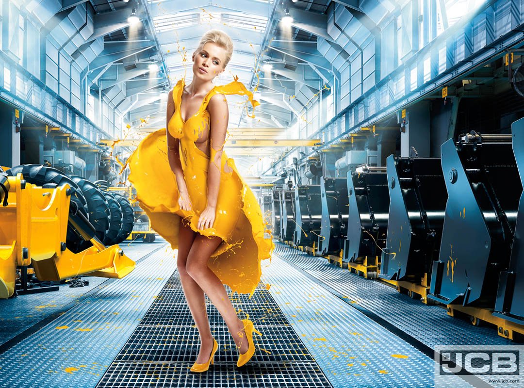 Девушки и строительная техника