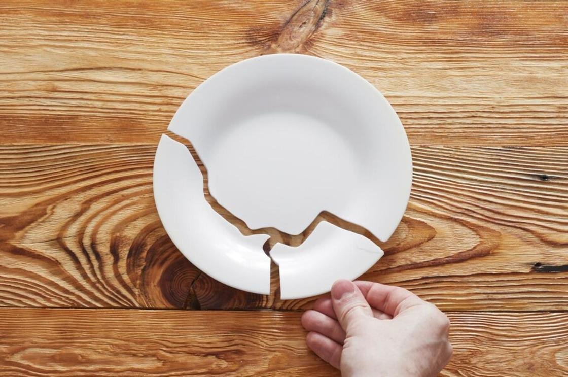 Рисунок разбитой тарелки