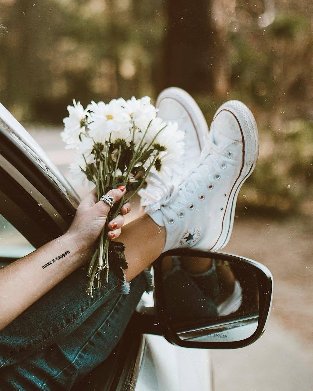 Ноги в ромашках