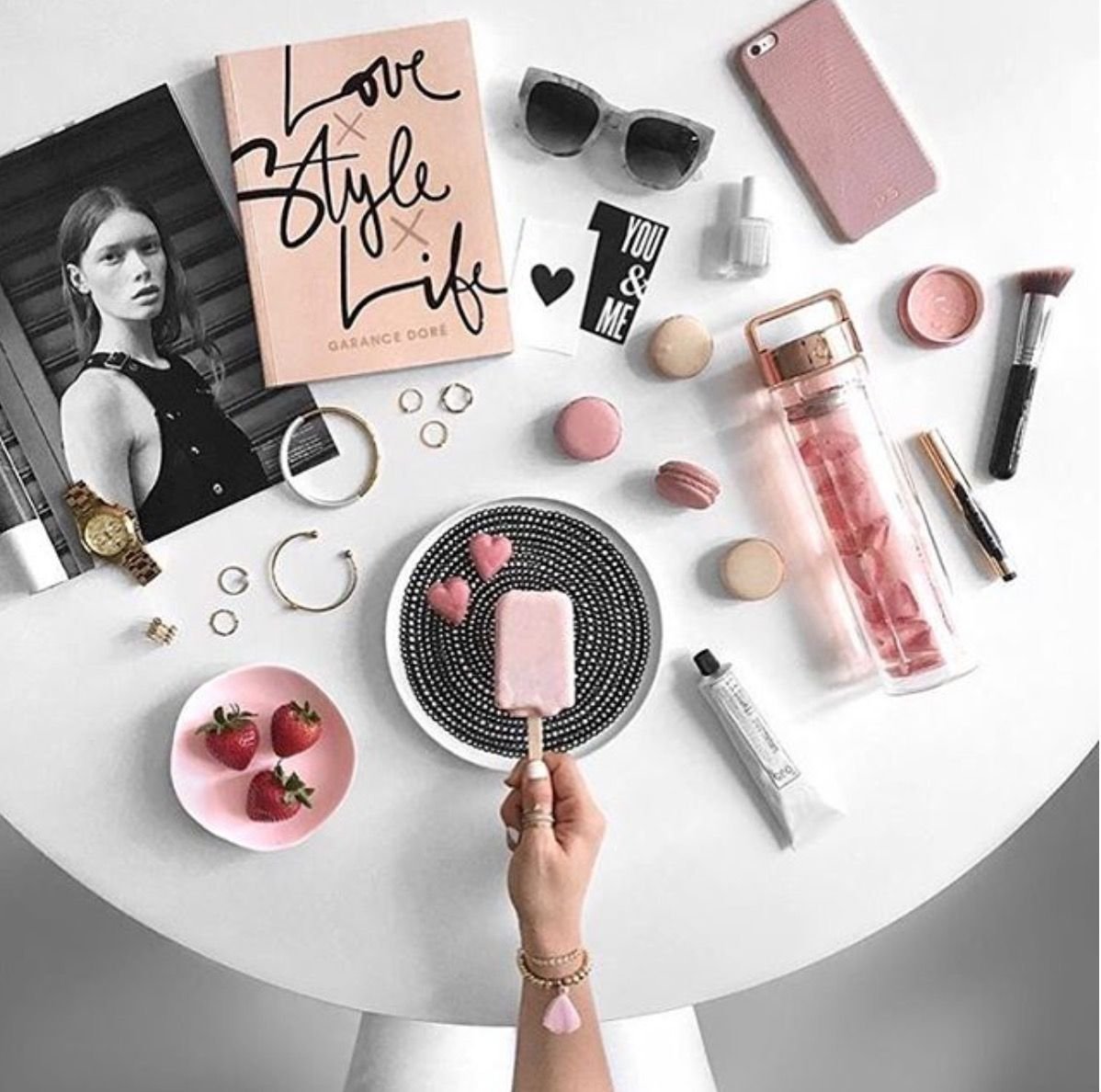 Стильные фоны для инстаграмма макияж