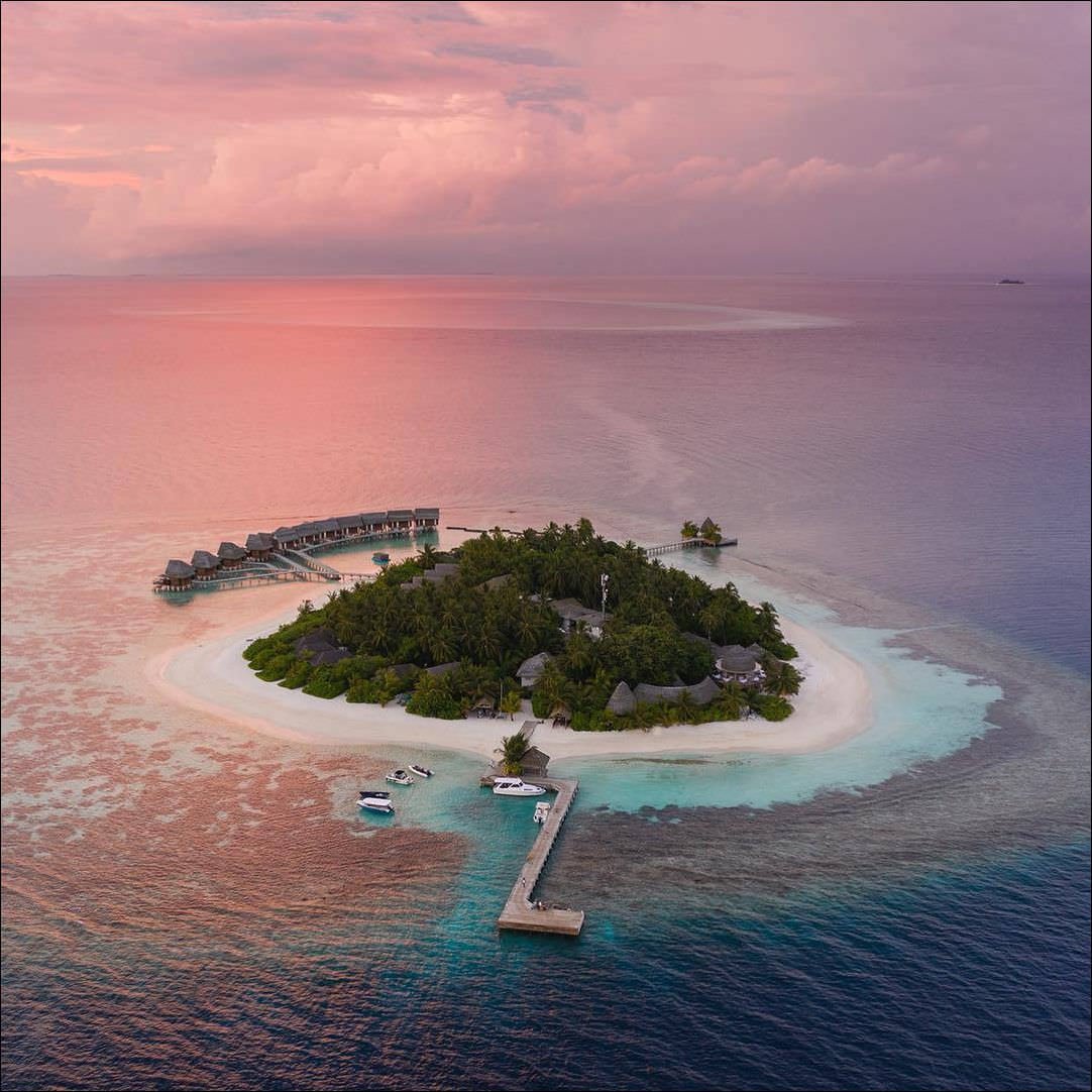 Остров посреди океана