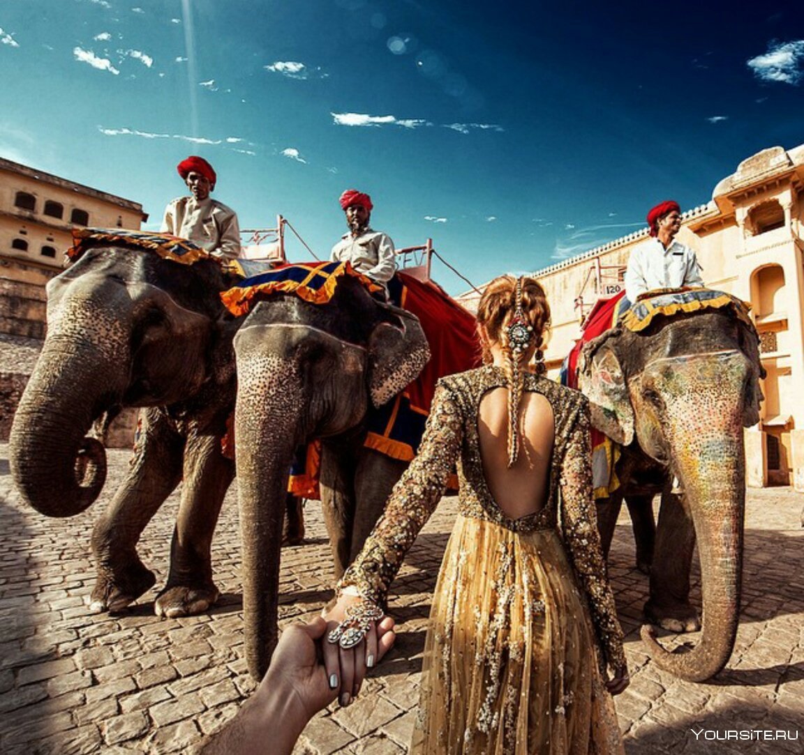 Красивая девушка путешествие