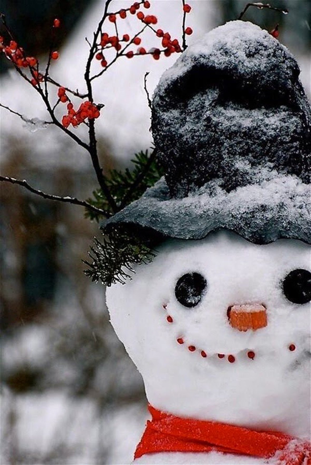 Снежная фигура медведь