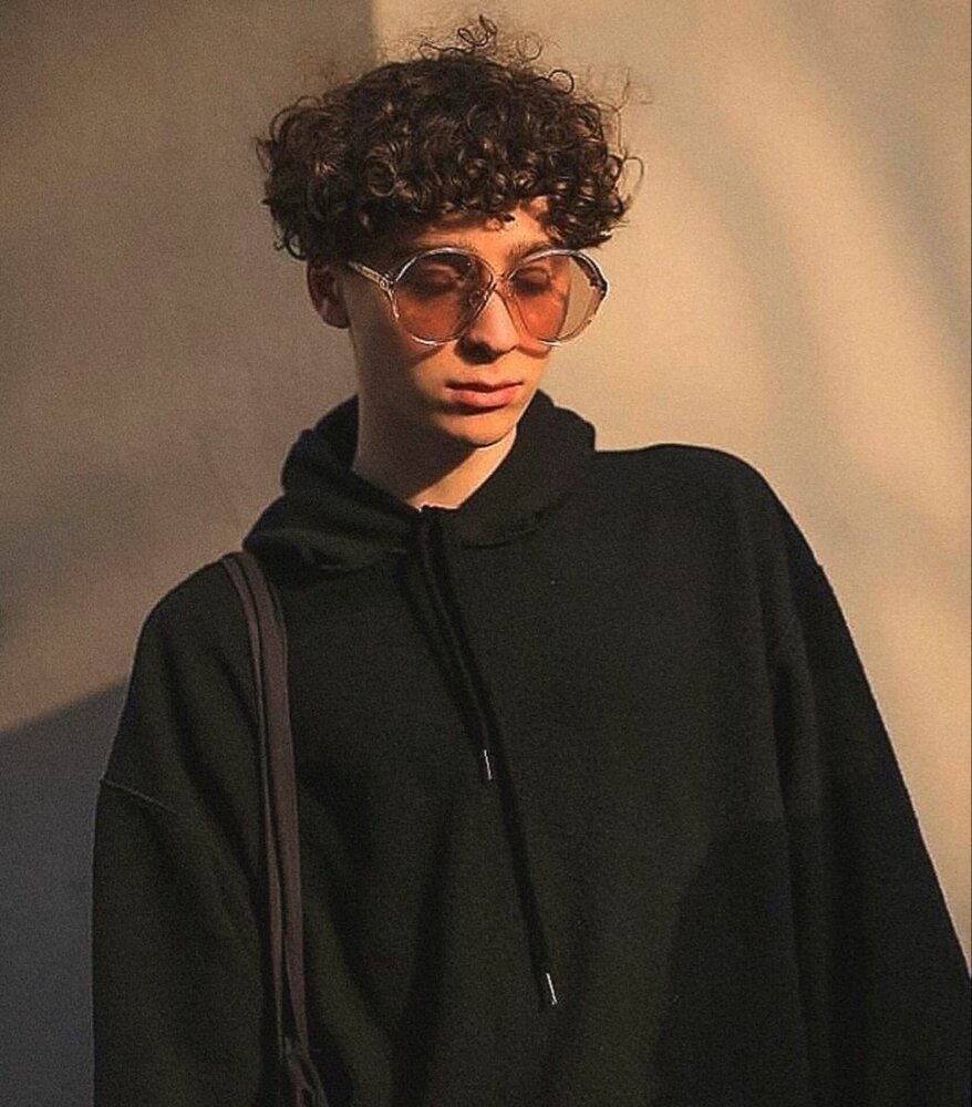 Юра Авангард вышел покурить