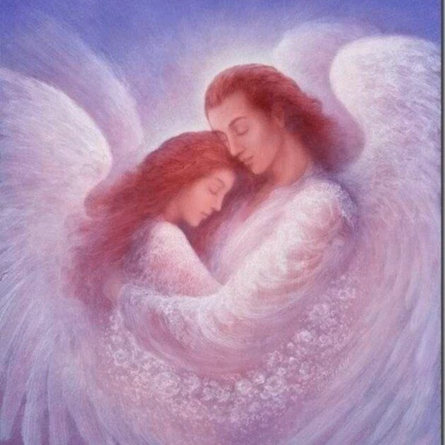 Мужчина с белыми крыльями