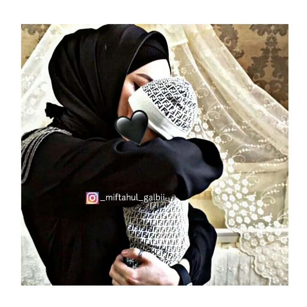 Красивые мусульманские пары с детьми