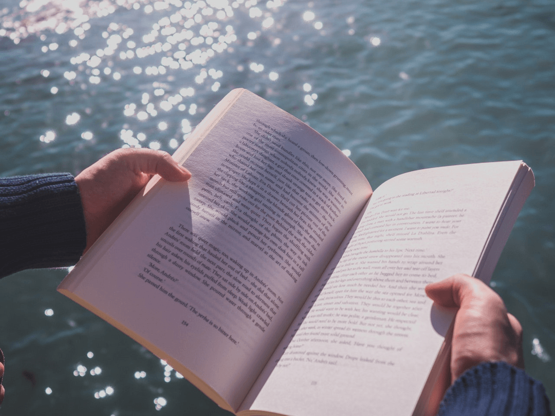 Книга в руках Эстетика