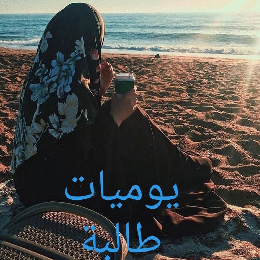 Мусульманки в платках со спины