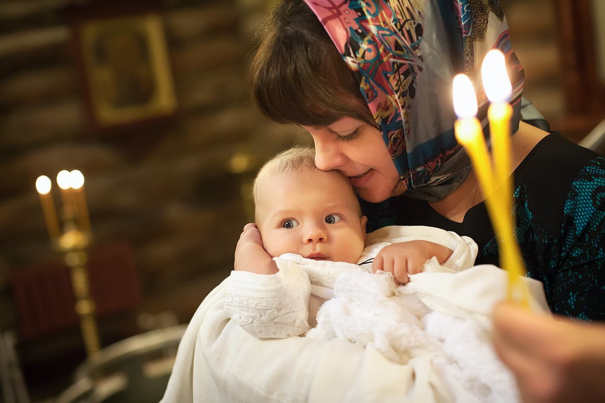 Мама с ребенком в храме