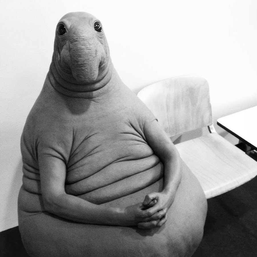 Ждун с табличкой