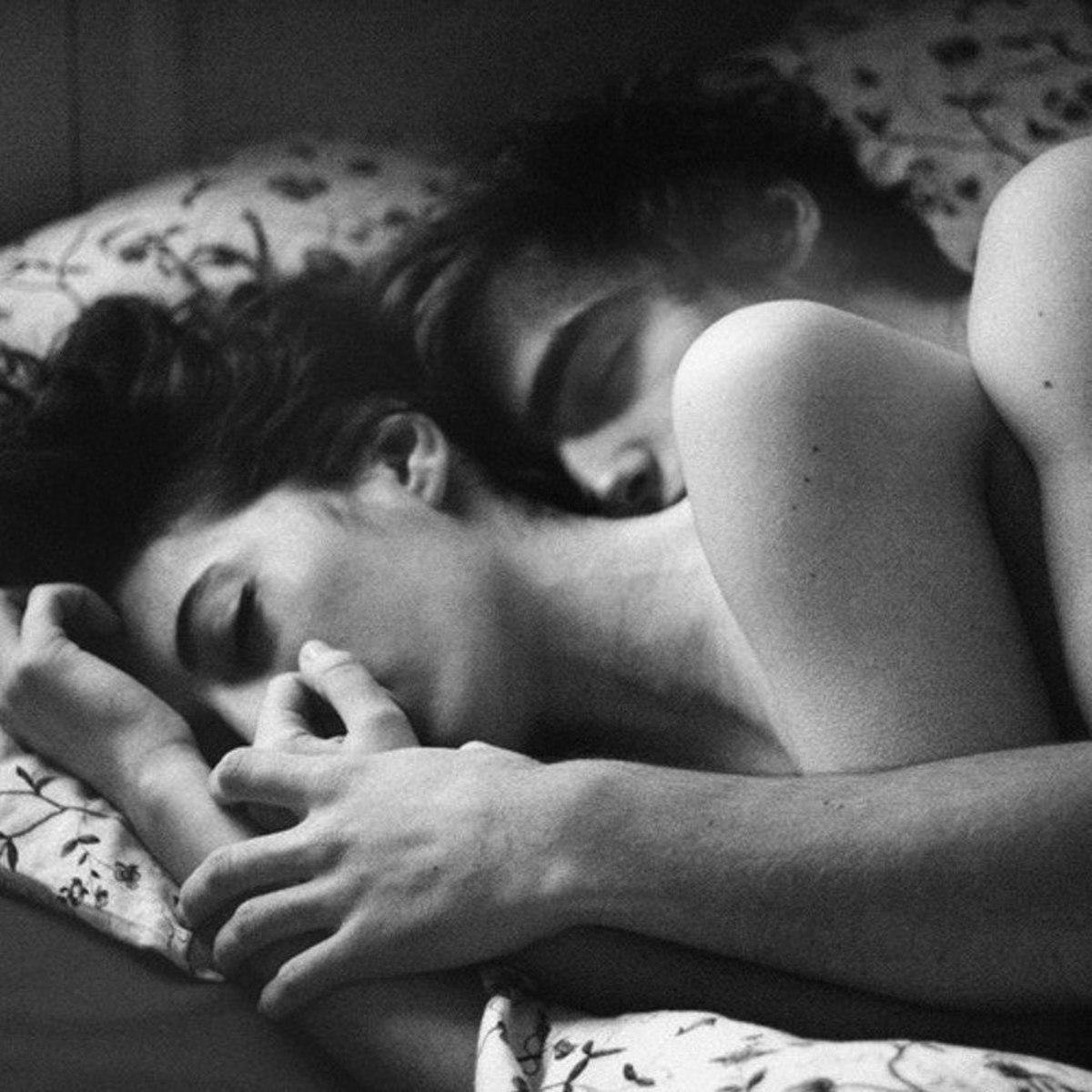 Влюбленные спят