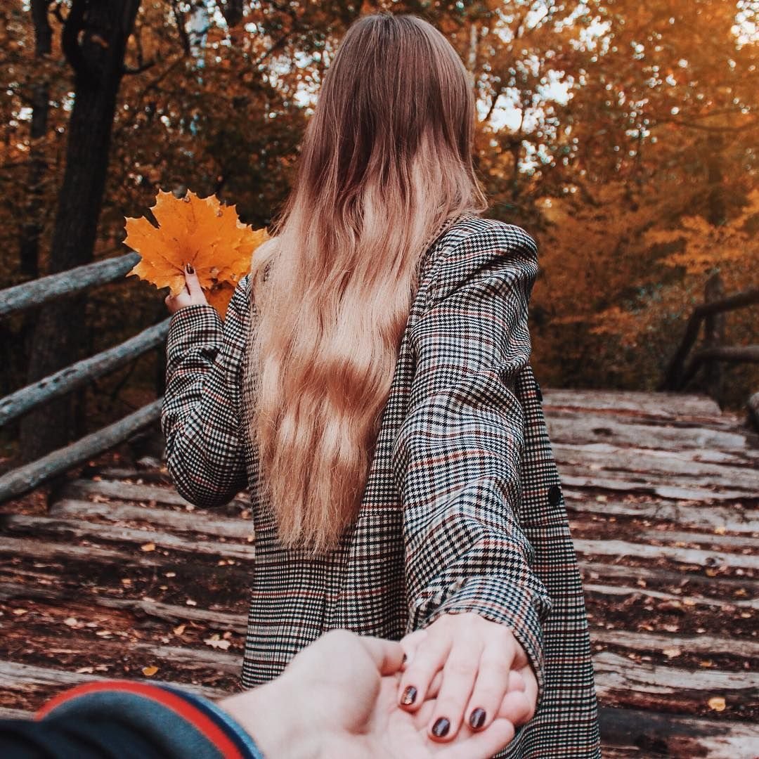 Девушка осенью без лица