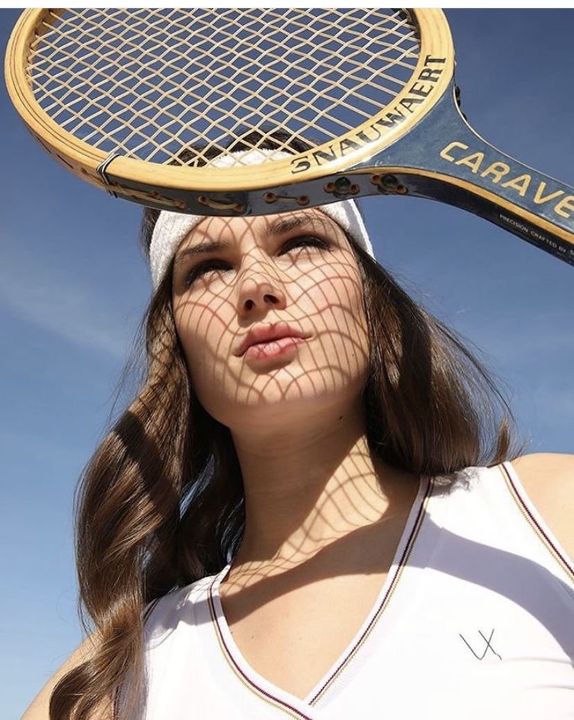 Теннис ракетка и мяч