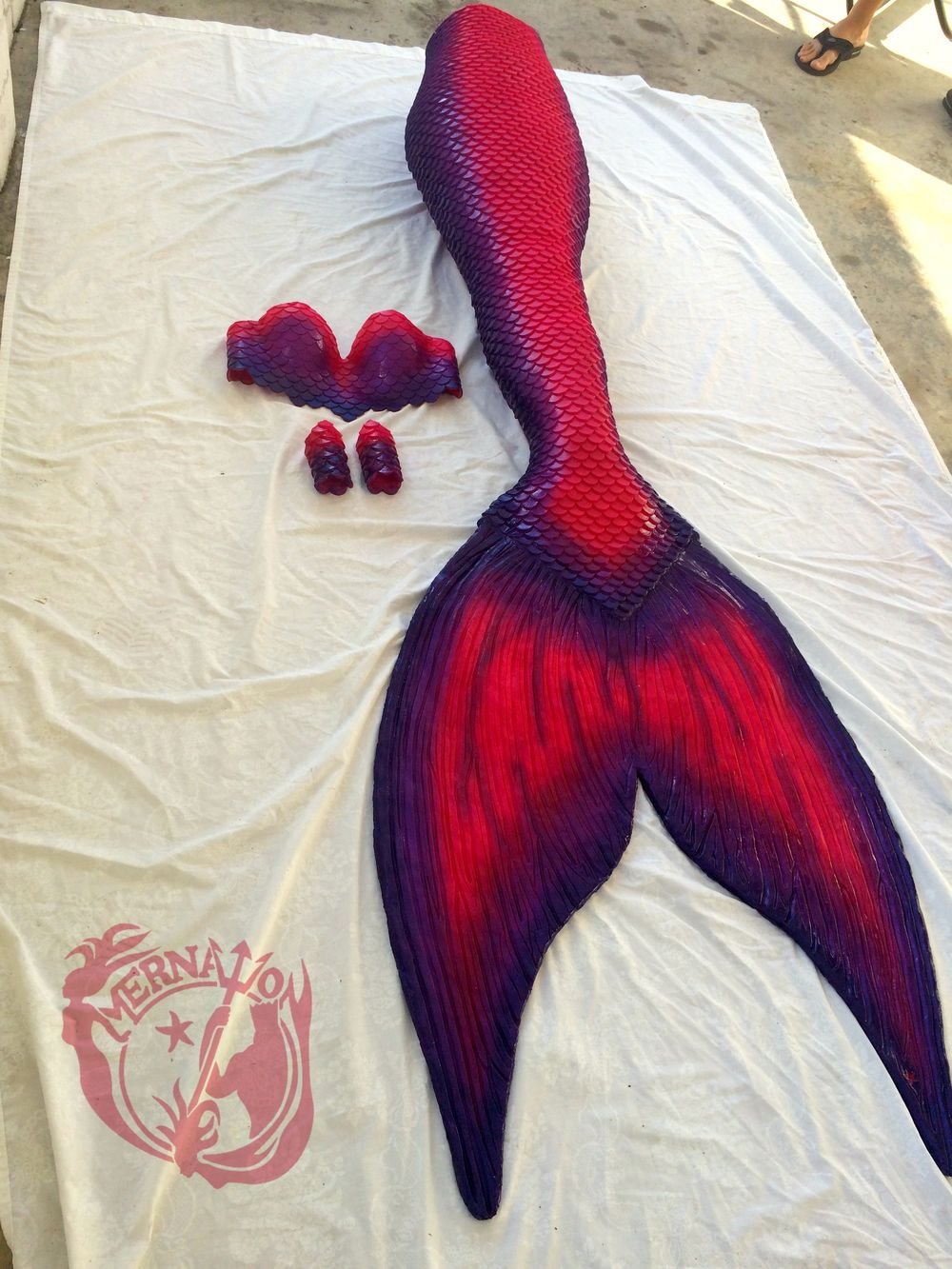 Русалка с черным хвостом