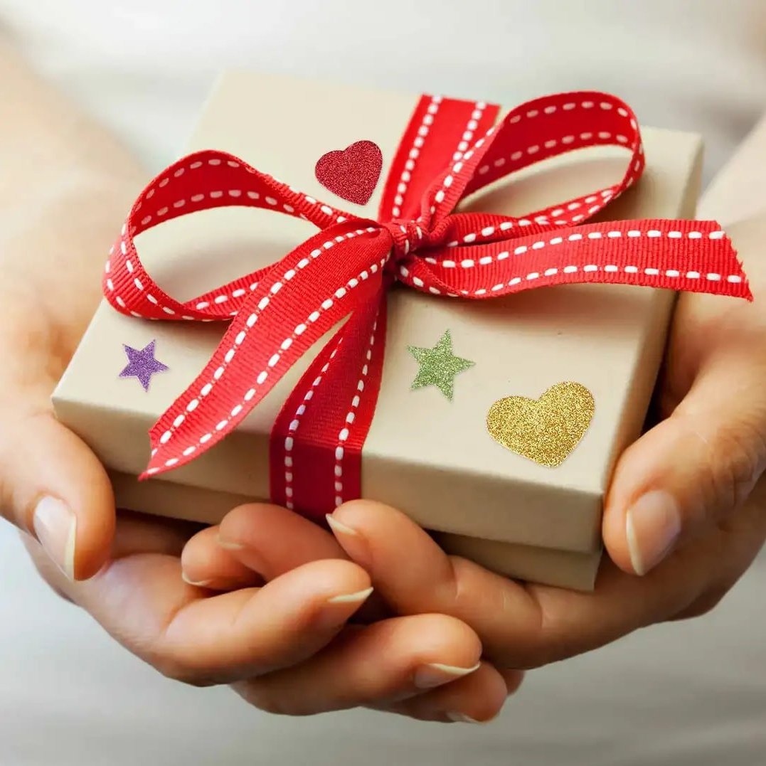 Дарим подарки