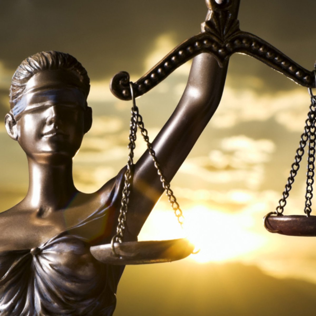 Весы правосудия в перспективе