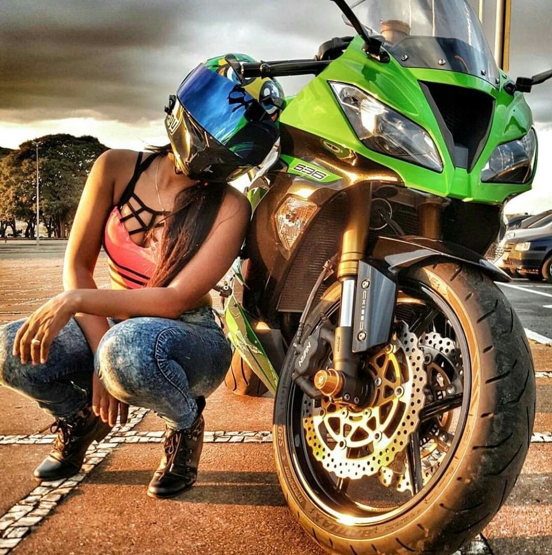 Мотоциклист в шлеме на аву