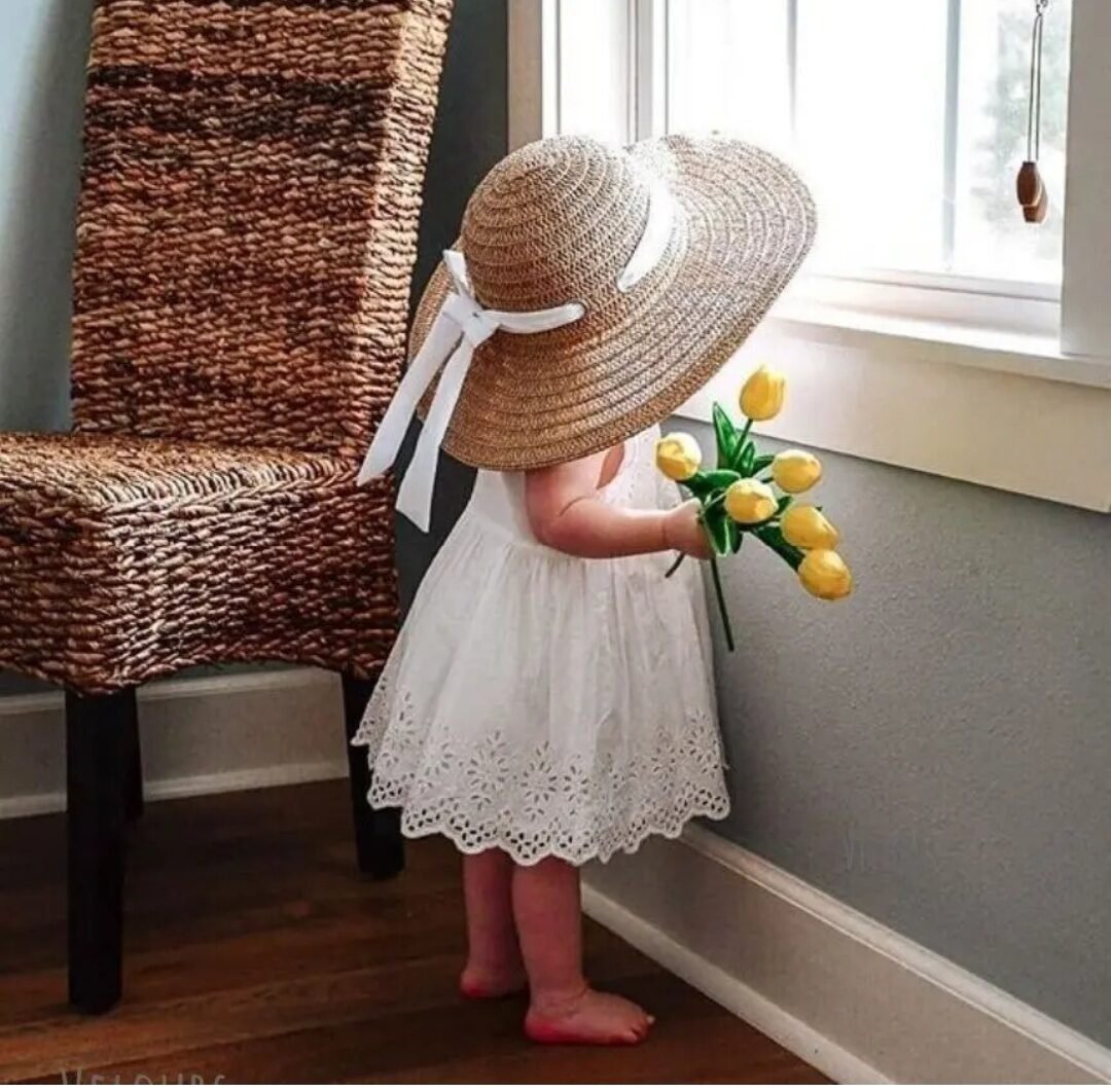 Доброе утро с ребенком в шляпке