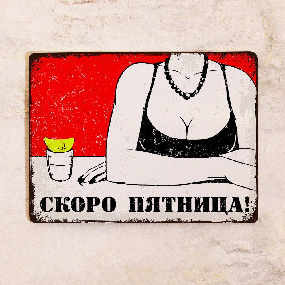 Кот идет на задних лапах