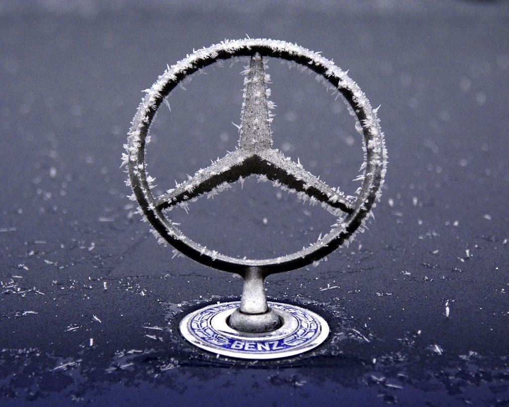 Мерседес со значком Мерседеса