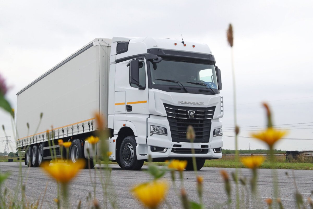 Тягач КАМАЗ-54901