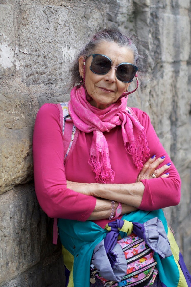 Красивая модная бабушка