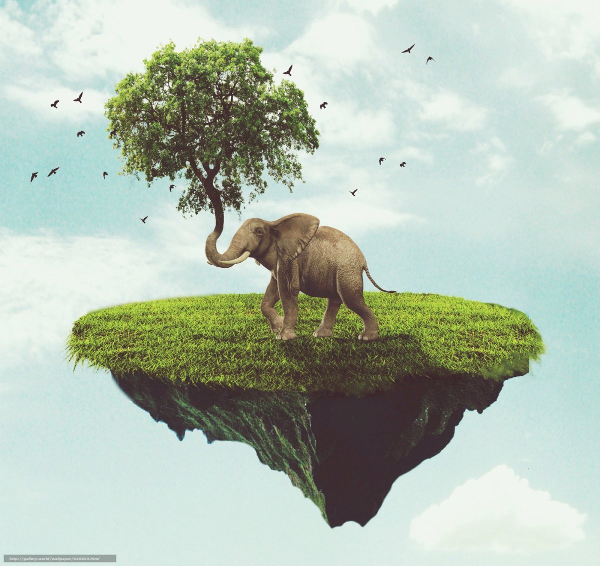 Слоник на дереве