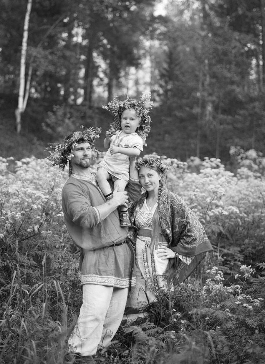 Славянская женщина с ребенком