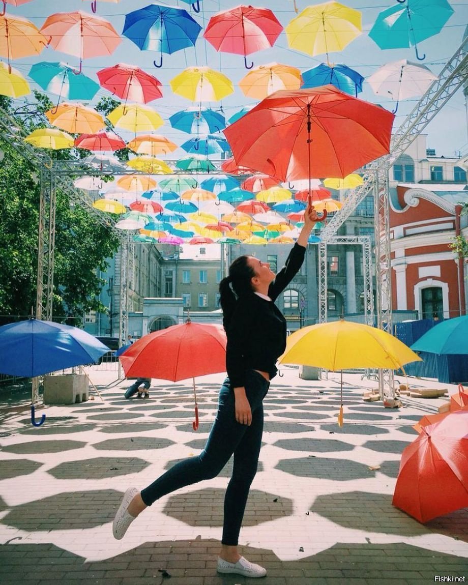 Фотосессия с цветным зонтом